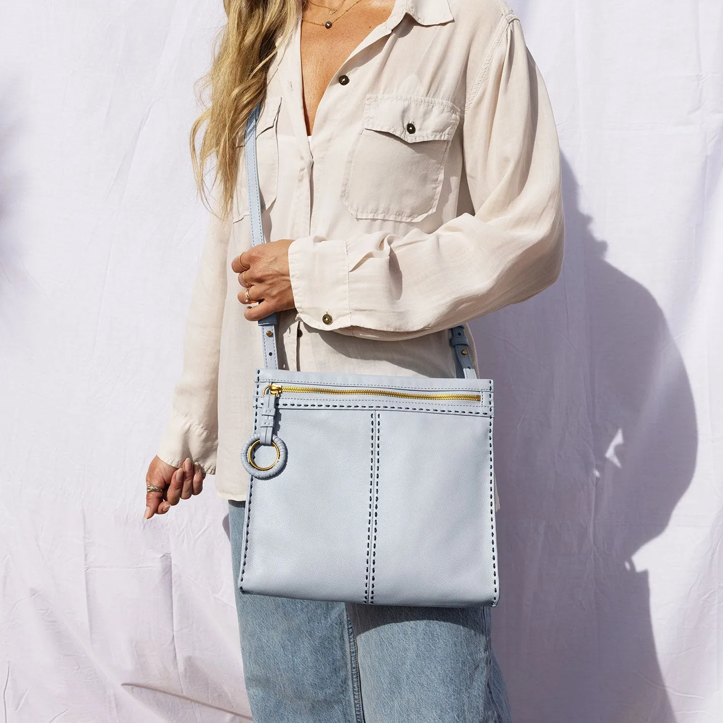 Austin Medium Crossbody In Pebbled Leather - Blue Pearl