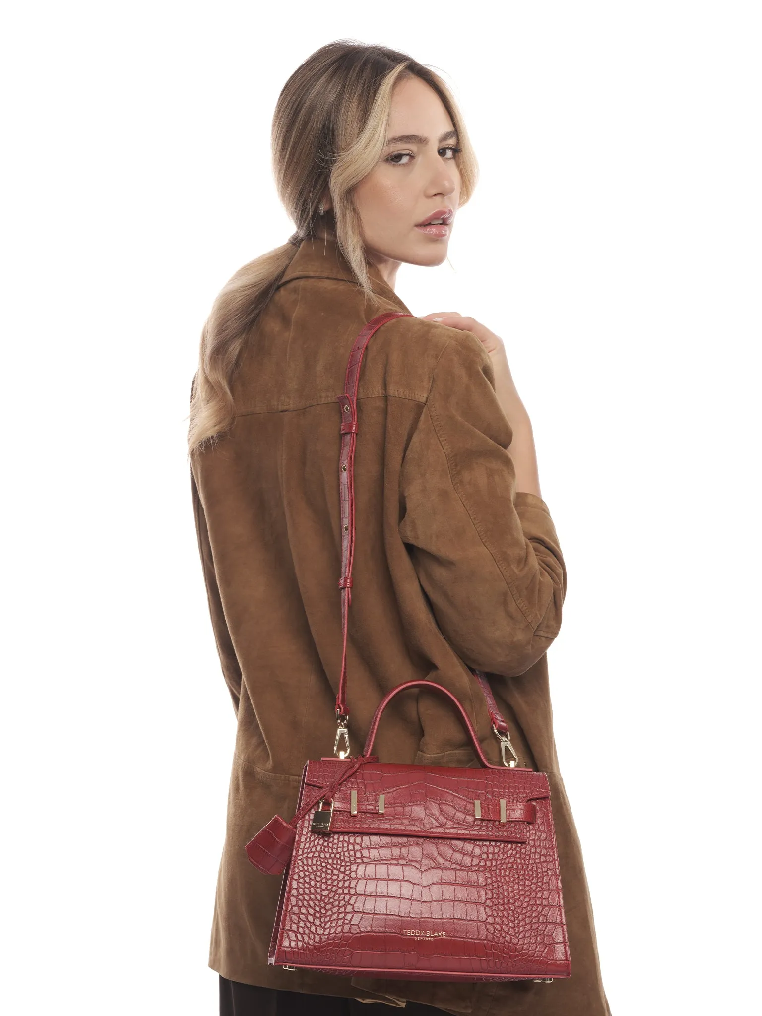 Ava Croco  11 - Dark Red