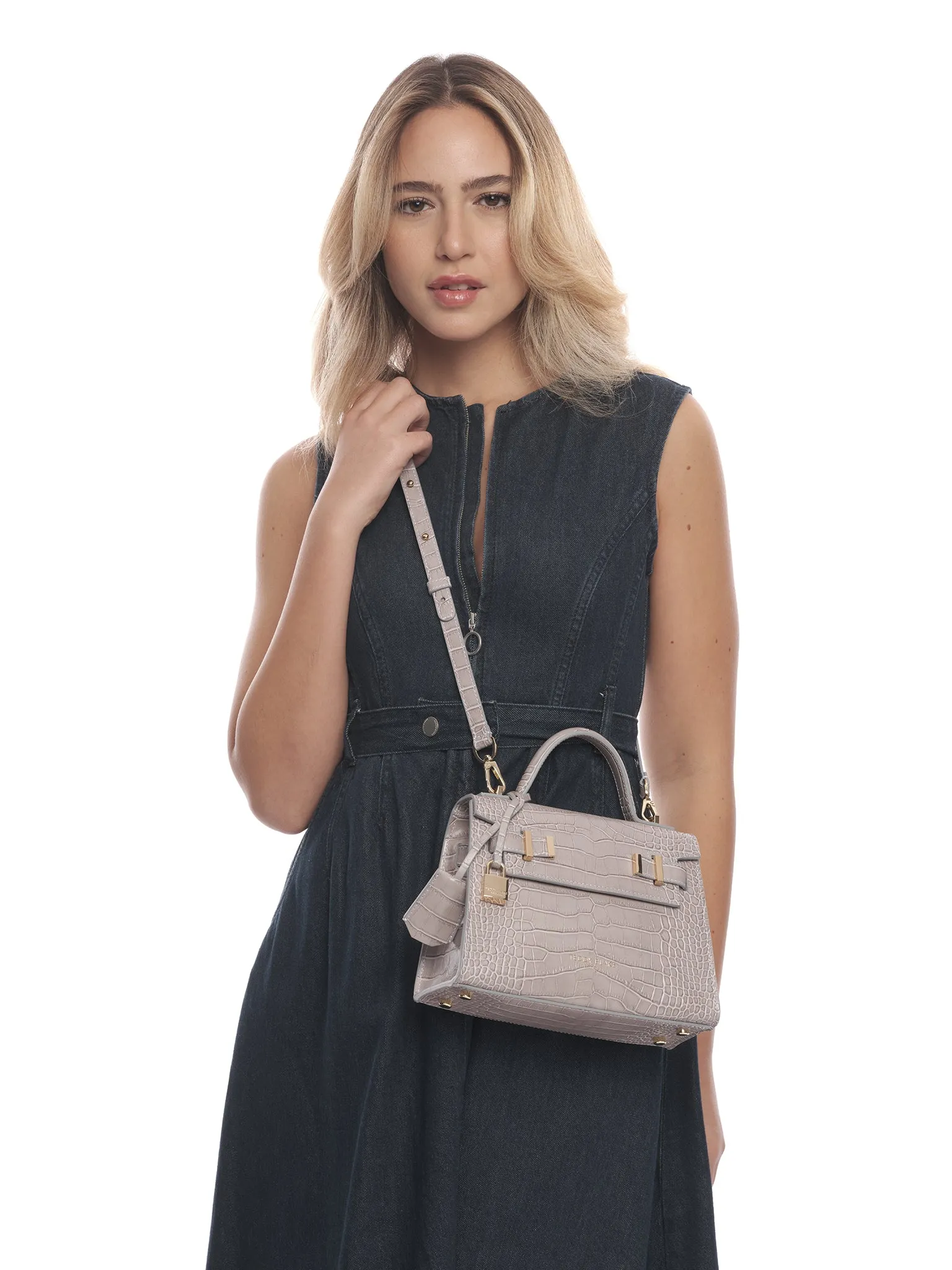 Ava Croco  9 - White
