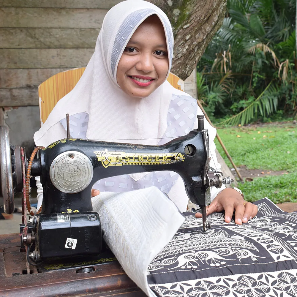 Hitam Weekender Bag