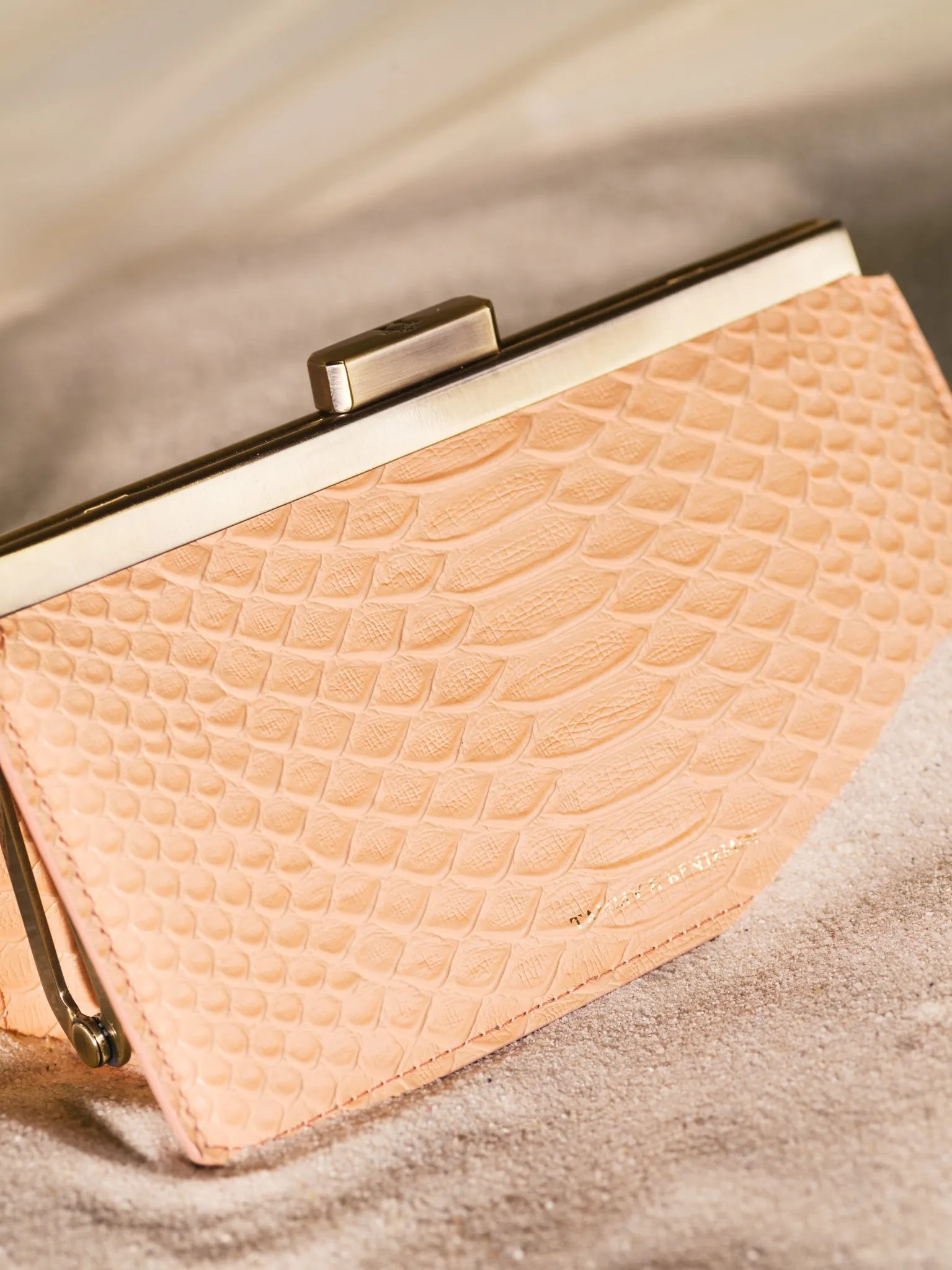 JEANNE BAGUETTE | Salmon embossed