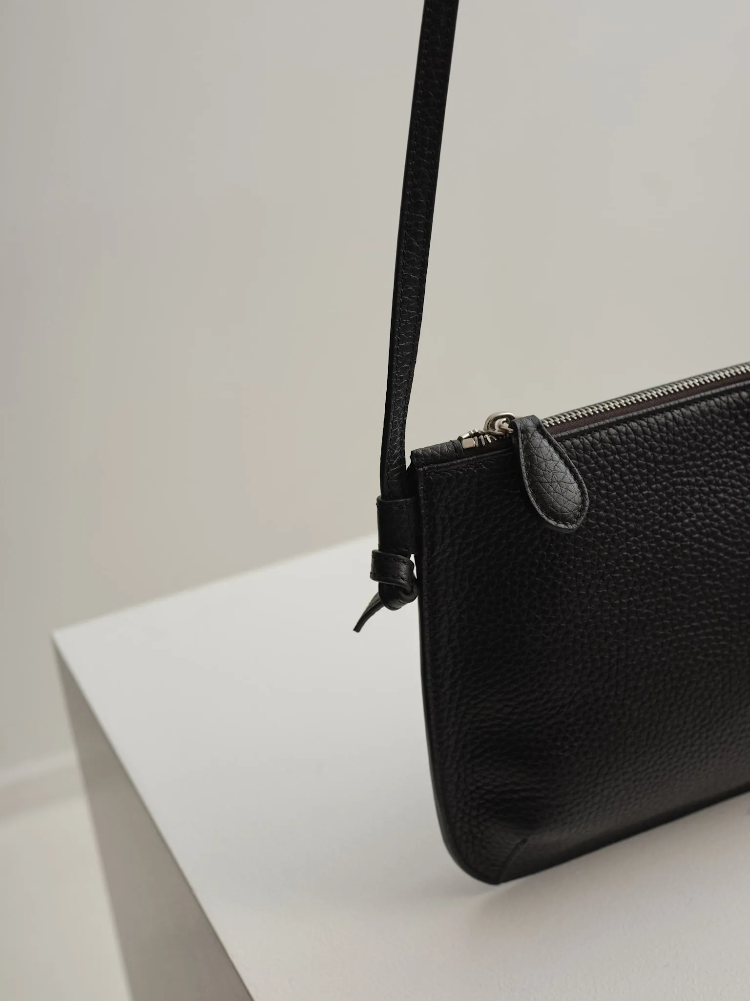 LARGE PURSE - BLACK RIO