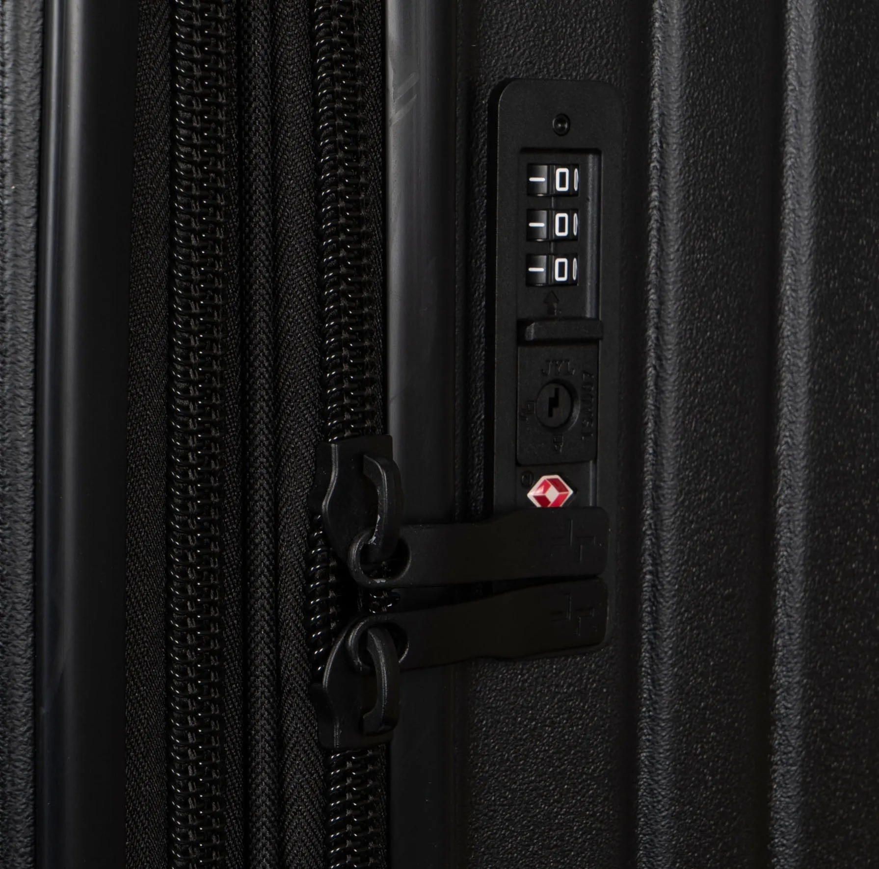 Legend Hardside 32 Luggage