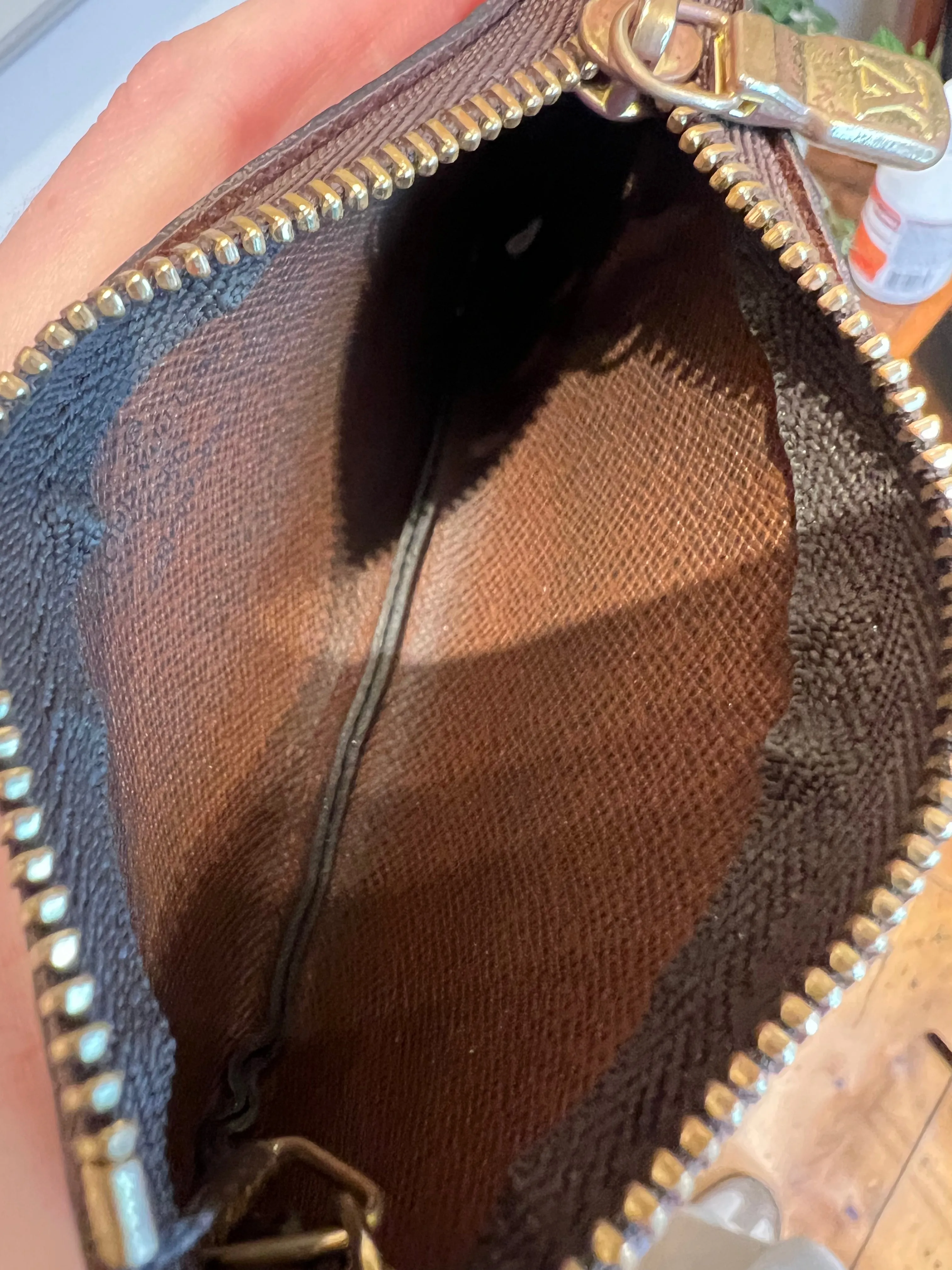 Louis Vuitton Monogram Canvas Cle / Key Pouch Holder