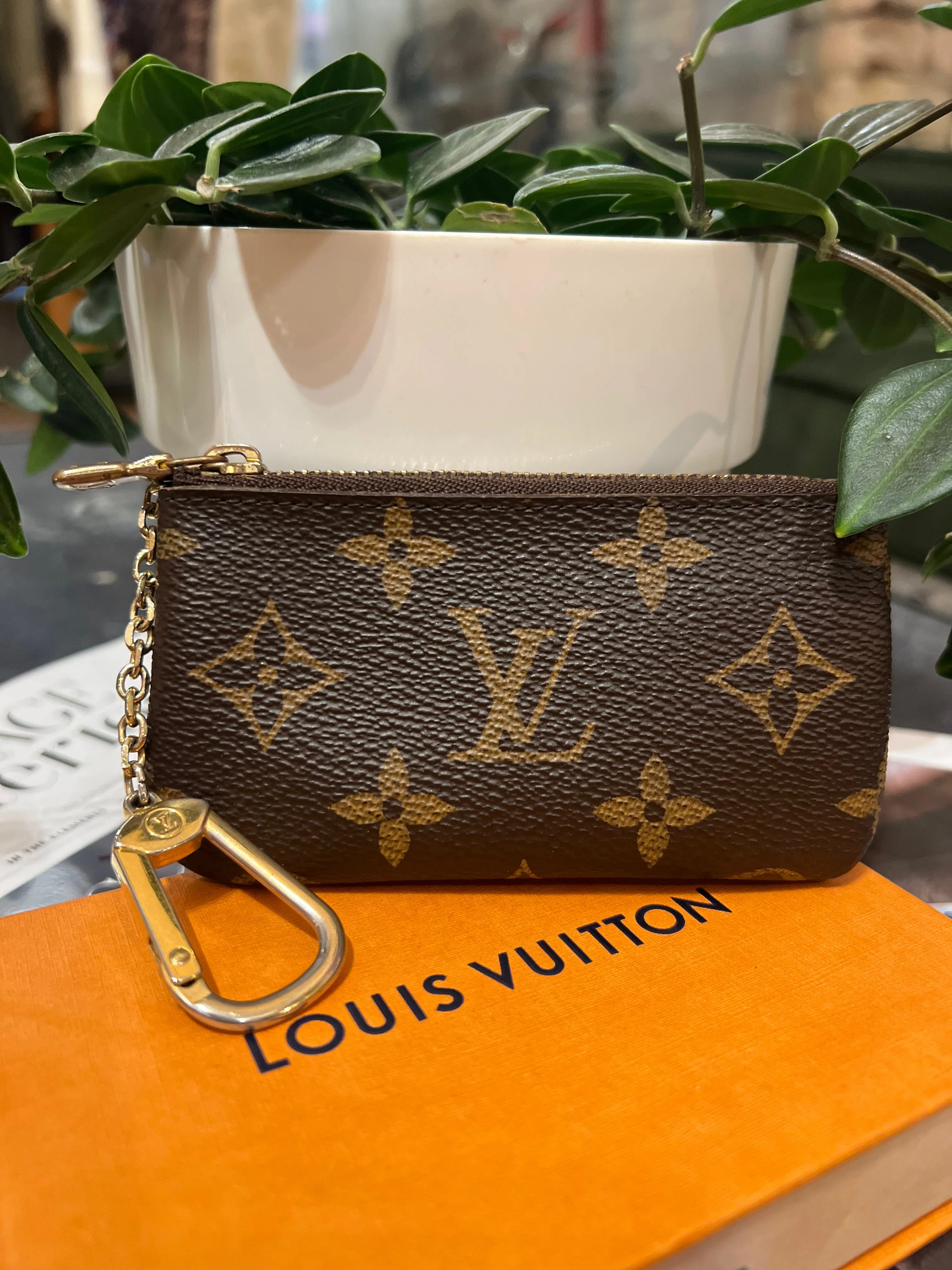 Louis Vuitton Monogram Canvas Cle / Key Pouch Holder