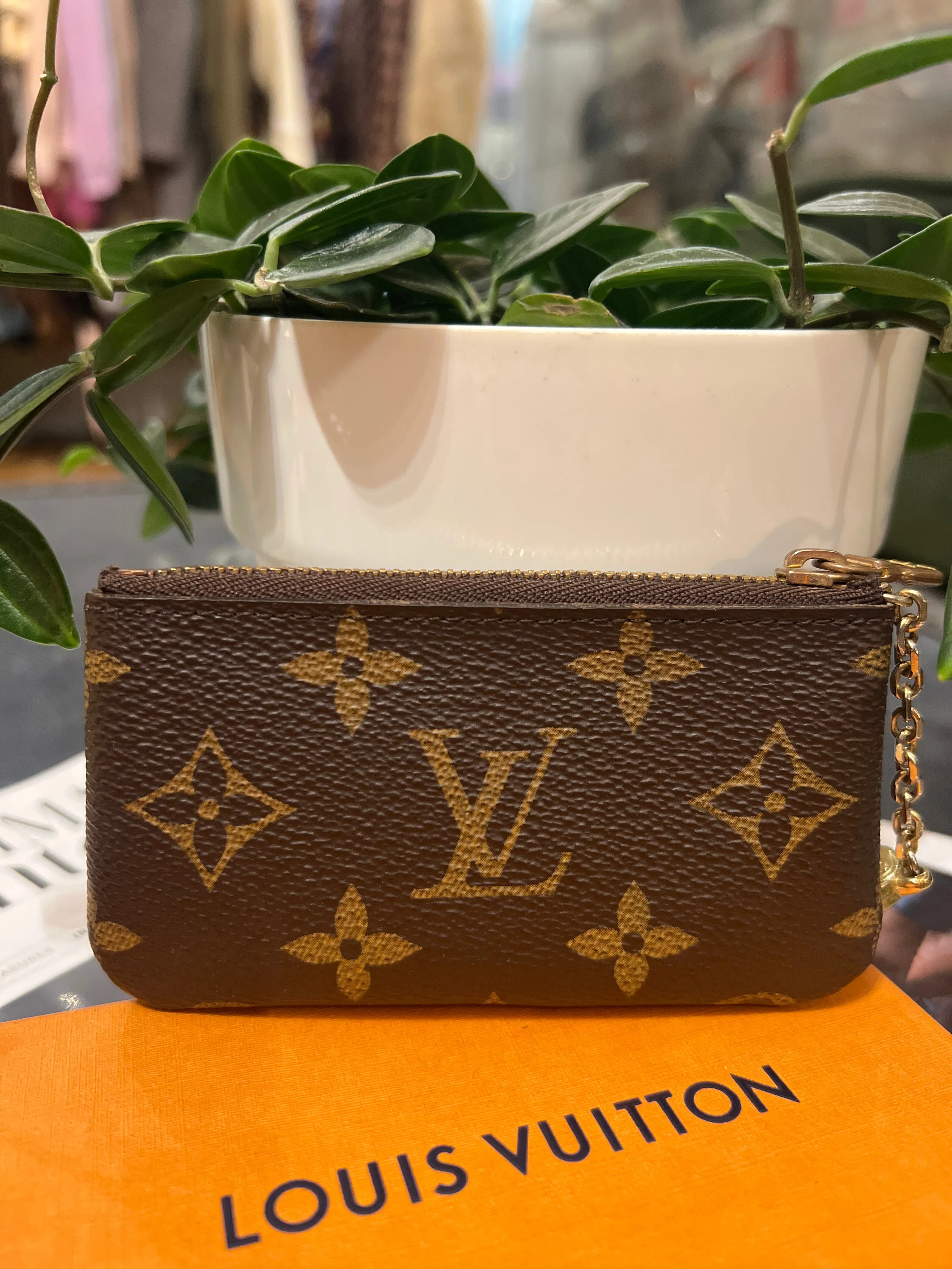 Louis Vuitton Monogram Canvas Cle / Key Pouch Holder