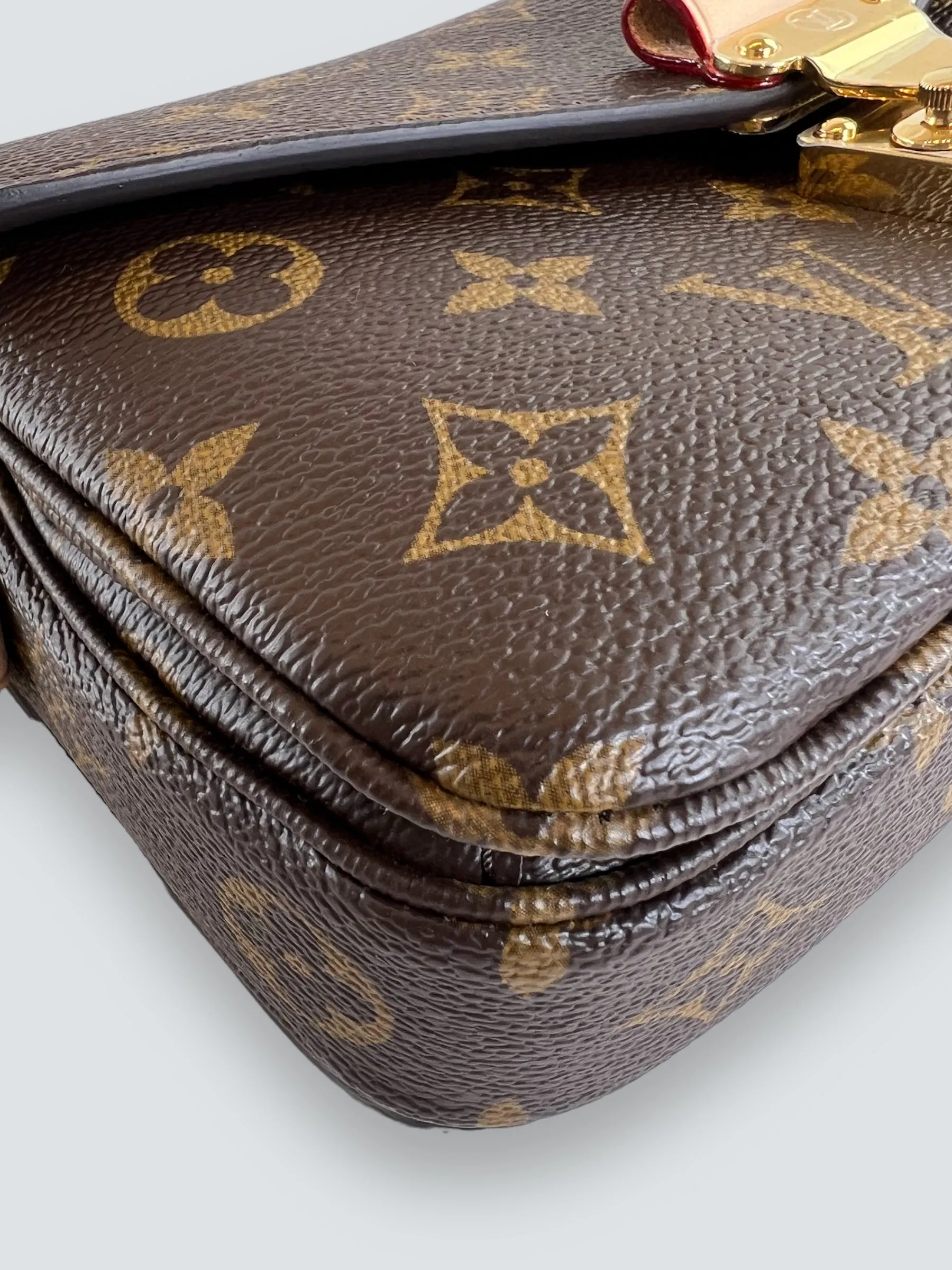 Louis Vuitton Monogram Canvas Pochette Métis East West