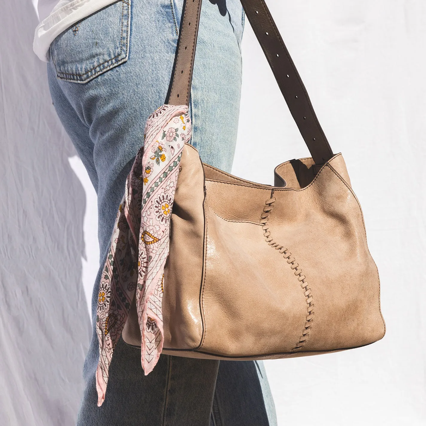 Render Shoulder Bag In Buffed Leather - Hazel